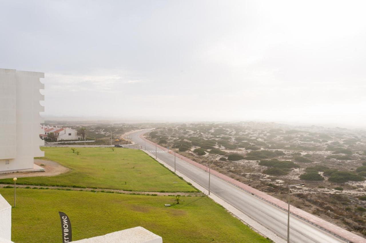 Maresia - Beachfront Peniche Apartment Bagian luar foto